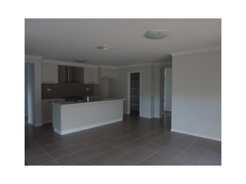 8 Henschke Avenue, Thurgoona NSW 2640