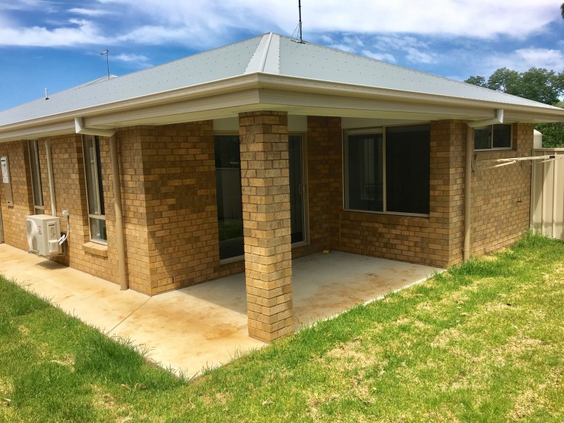 24b Bevington Bend, Lavington NSW 2641