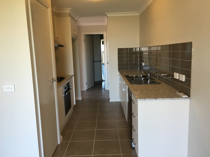 2/30 Hanrahan Street, Hamilton Valley NSW 2641