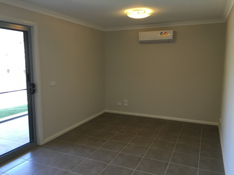 2/30 Hanrahan Street, Hamilton Valley NSW 2641