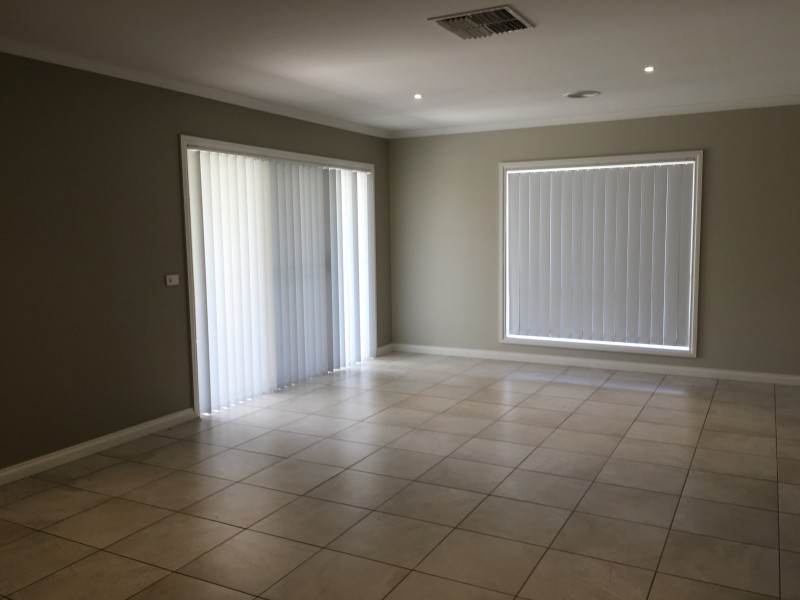 81 Cambridge Drive, Thurgoona NSW 2640