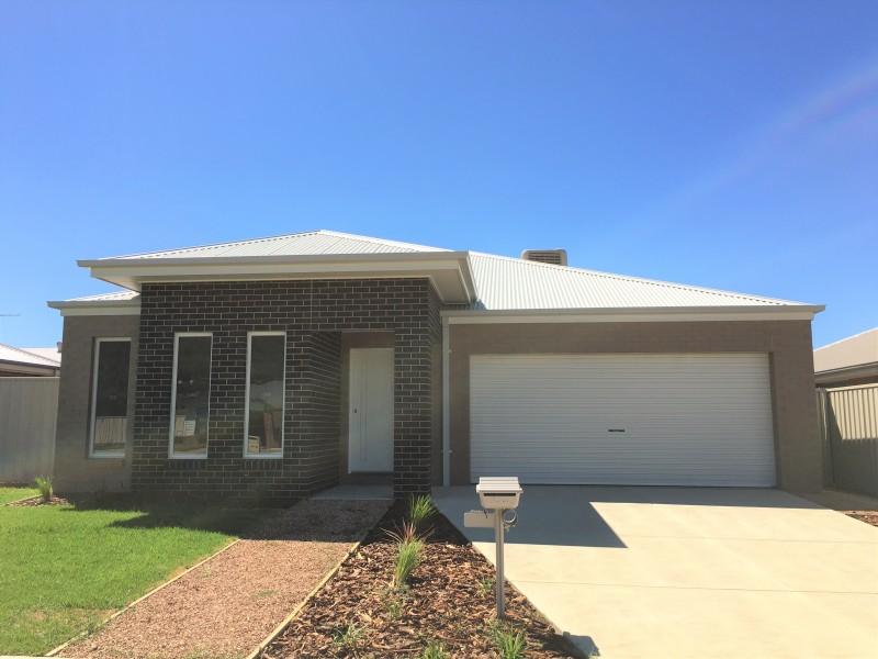 100 Greta Drive, Lavington NSW 2641