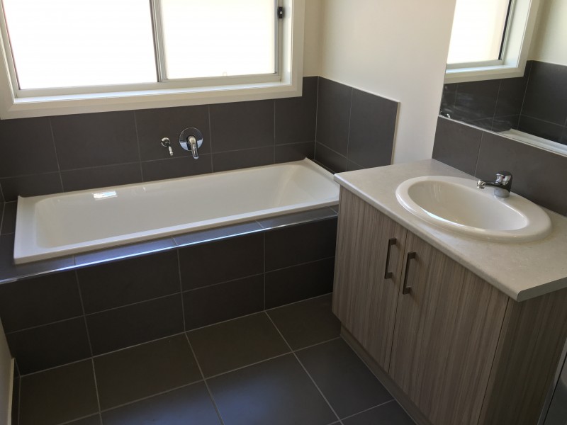 100 Greta Drive, Lavington NSW 2641