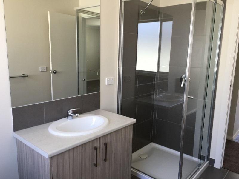 100 Greta Drive, Lavington NSW 2641