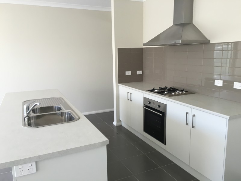 100 Greta Drive, Lavington NSW 2641