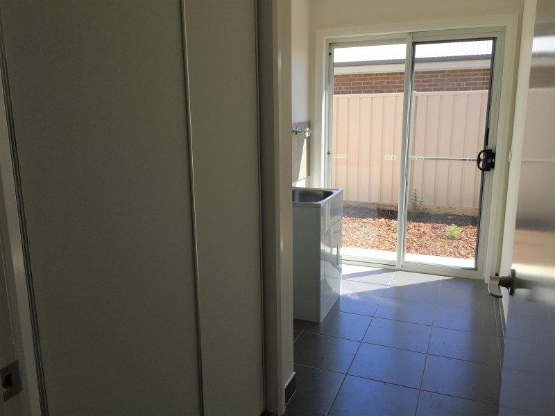 100 Greta Drive, Lavington NSW 2641