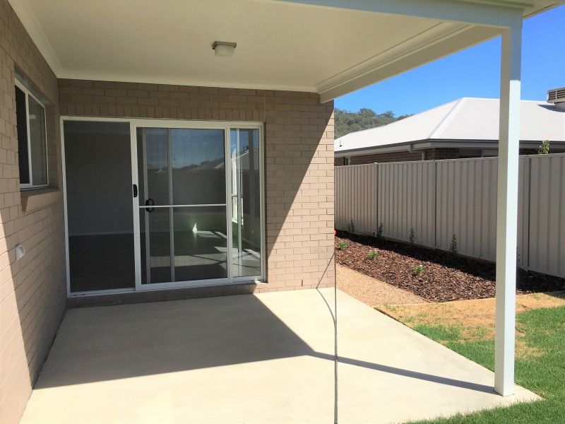 100 Greta Drive, Lavington NSW 2641