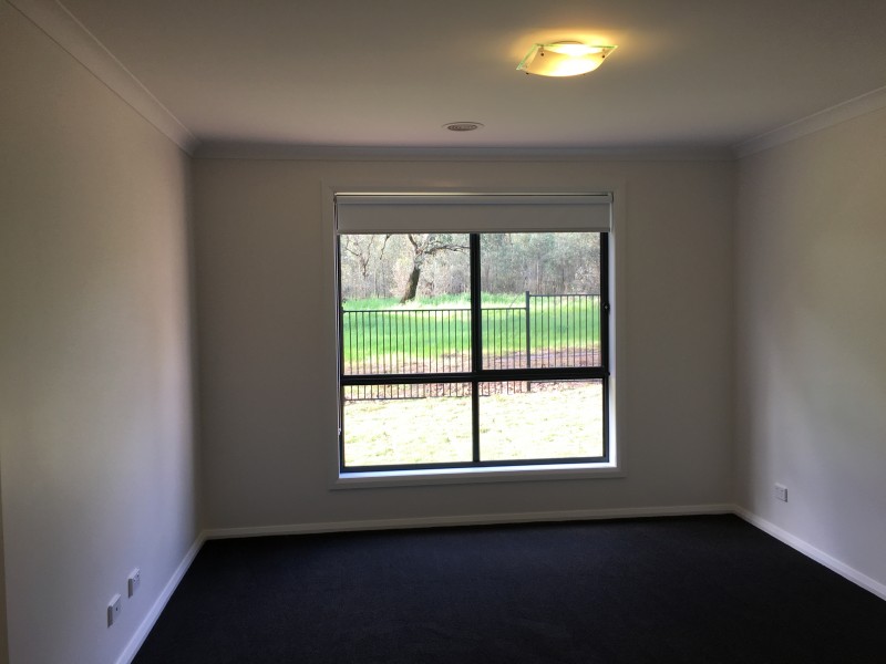 27 Weissel Court, Thurgoona NSW 2640