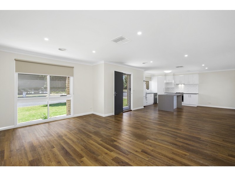 384 Dale Crescent, Lavington NSW 2641