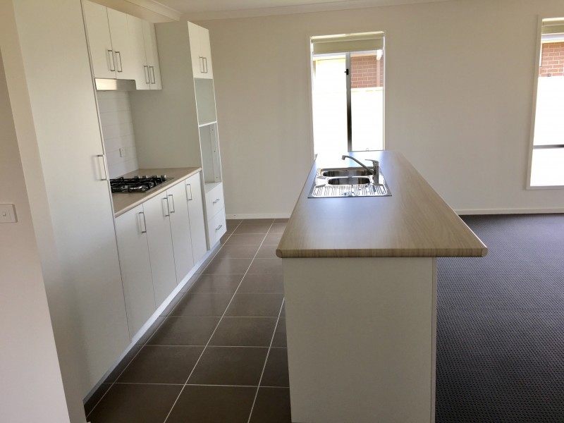 37 Royce Crescent, Lavington NSW 2641