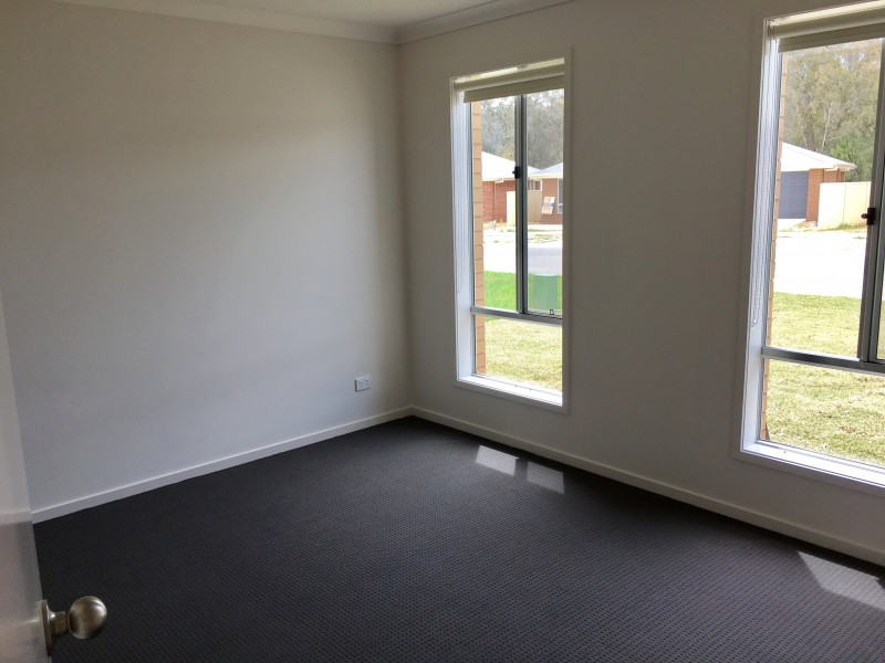 37 Royce Crescent, Lavington NSW 2641