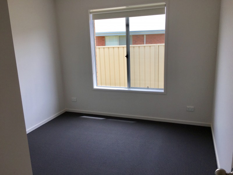 37 Royce Crescent, Lavington NSW 2641