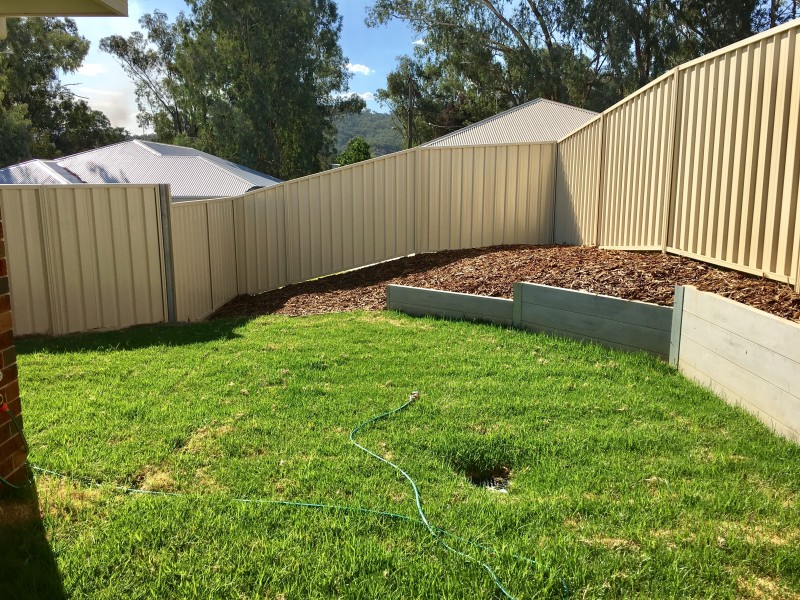 5 Hazeldene Place, Lavington NSW 2641