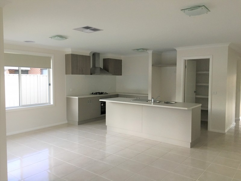 49 Greta Drive, Hamilton Valley NSW 2641