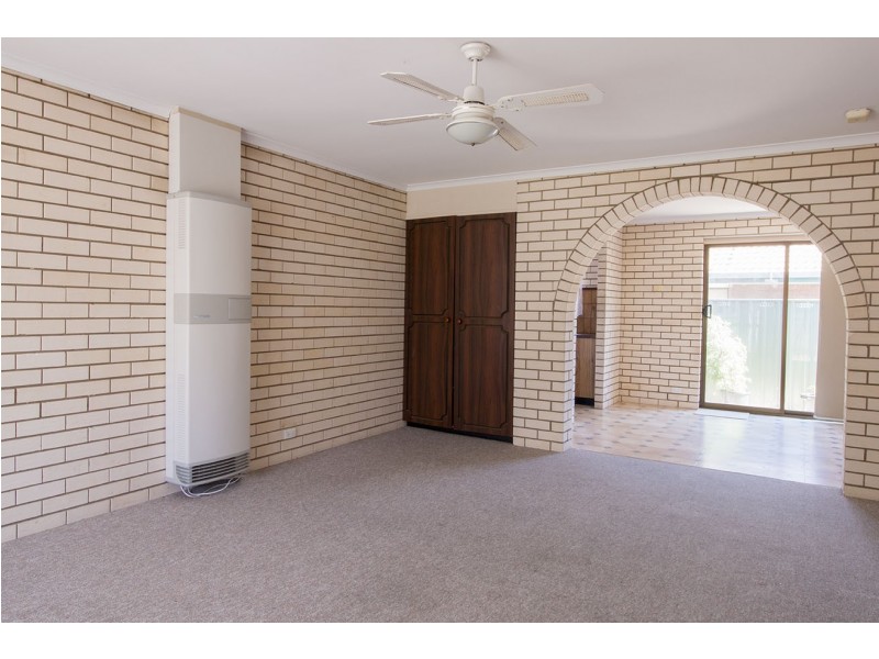 2/428 Kotthoff Street, Lavington NSW 2641