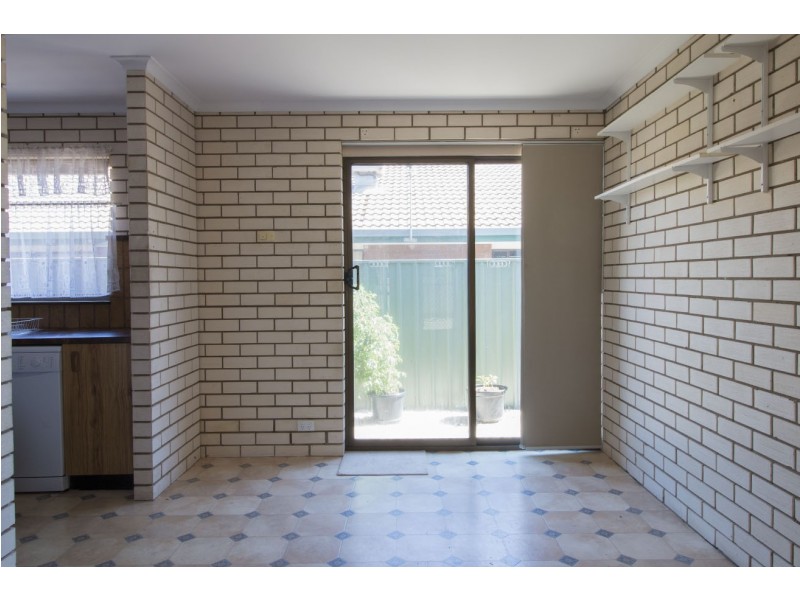 2/428 Kotthoff Street, Lavington NSW 2641