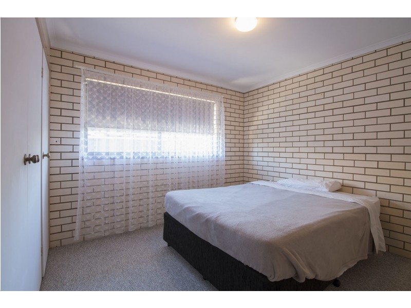 2/428 Kotthoff Street, Lavington NSW 2641