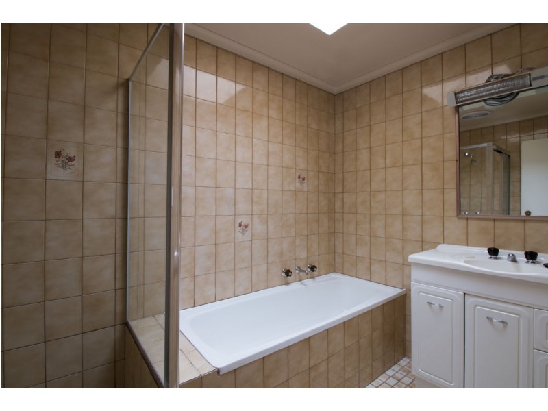 2/428 Kotthoff Street, Lavington NSW 2641