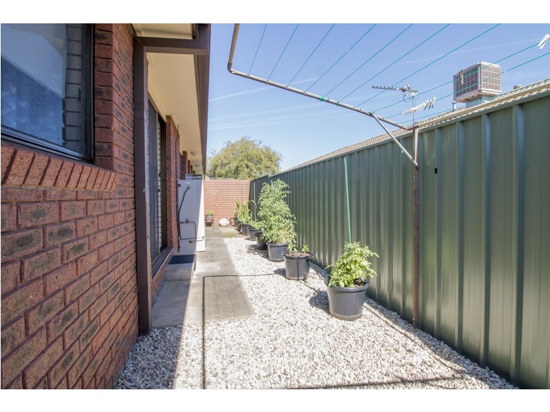 2/428 Kotthoff Street, Lavington NSW 2641