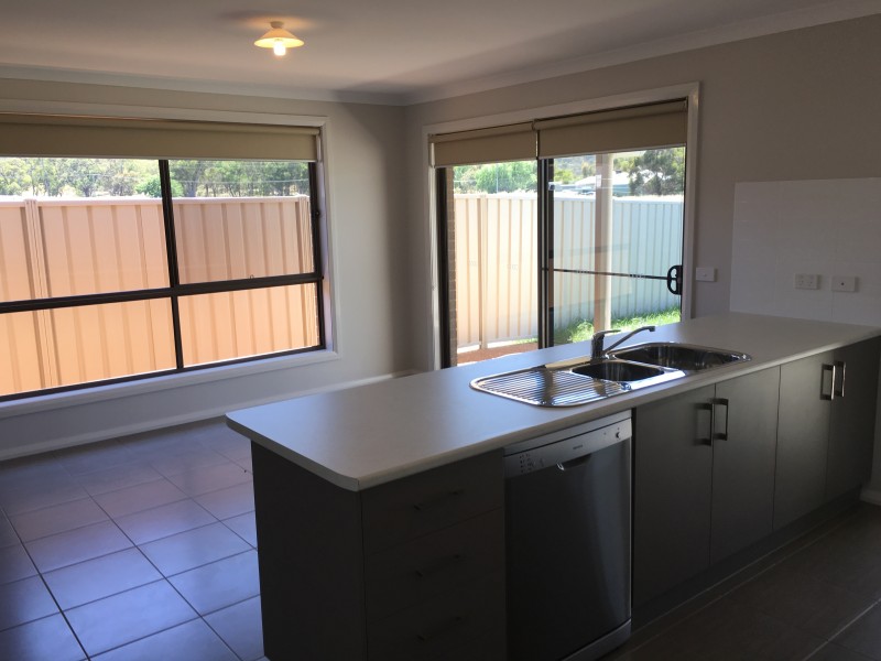 76 Riverboat Drive, Thurgoona NSW 2640