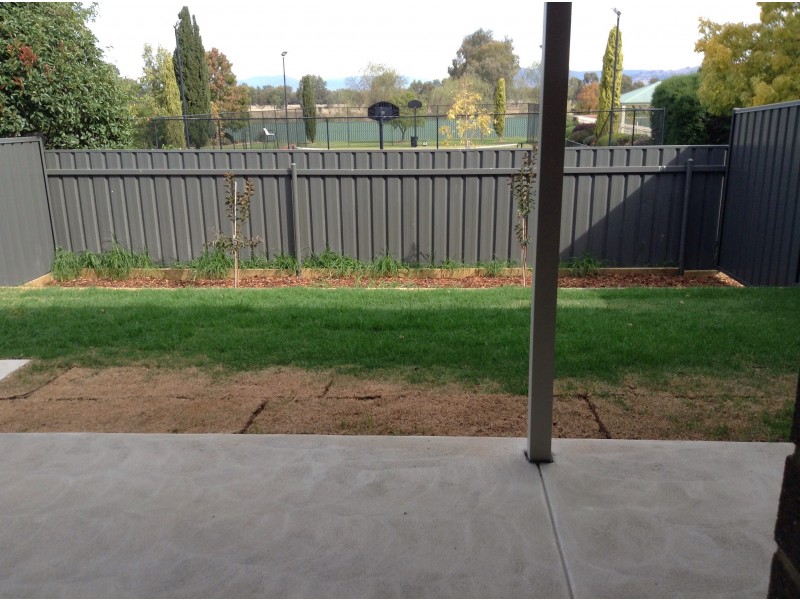 76 Riverboat Drive, Thurgoona NSW 2640