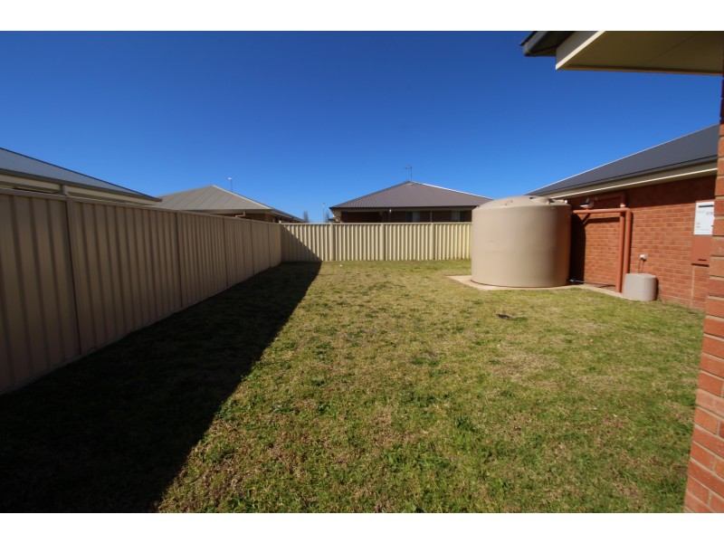 59A Royce Crescent, Lavington NSW 2641