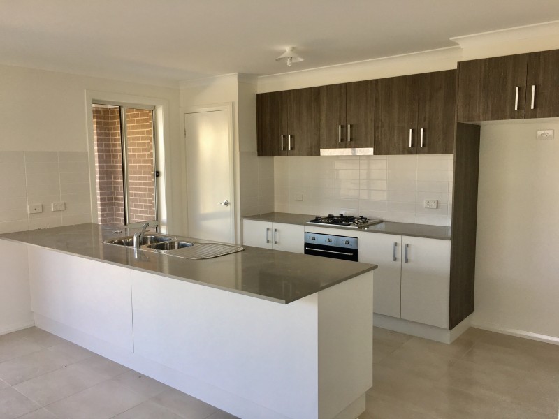 8 Paddlesteamer Court, Thurgoona NSW 2640