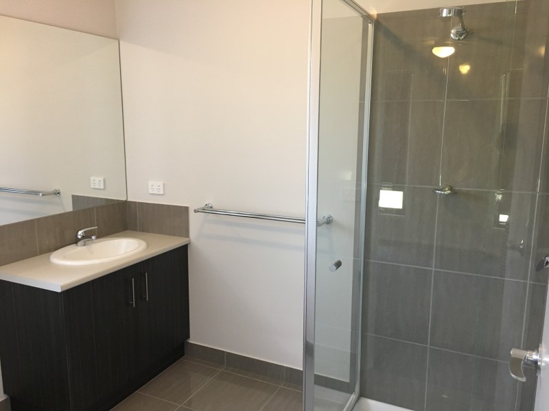 8 Paddlesteamer Court, Thurgoona NSW 2640