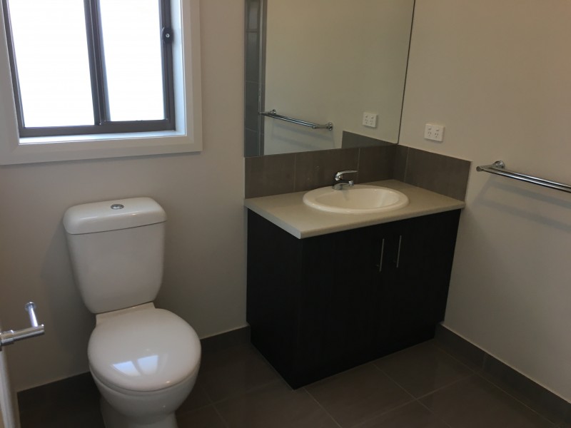 8 Paddlesteamer Court, Thurgoona NSW 2640