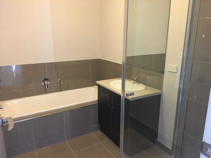 8 Paddlesteamer Court, Thurgoona NSW 2640