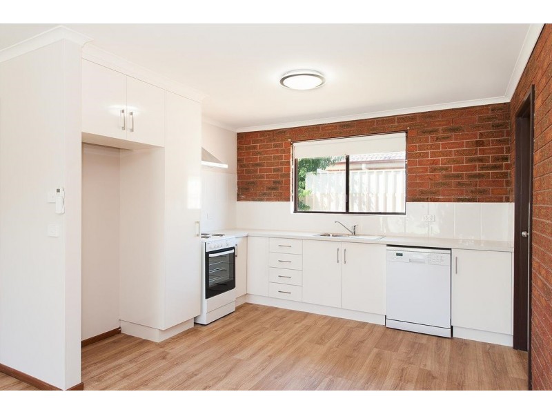 4/595 Webb Street, Lavington NSW 2641