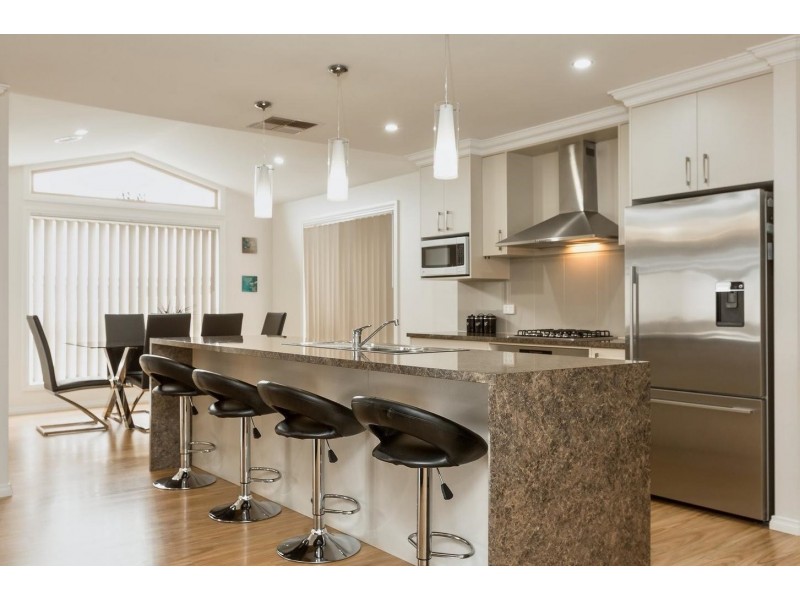 17 Friarbird Way, Thurgoona NSW 2640