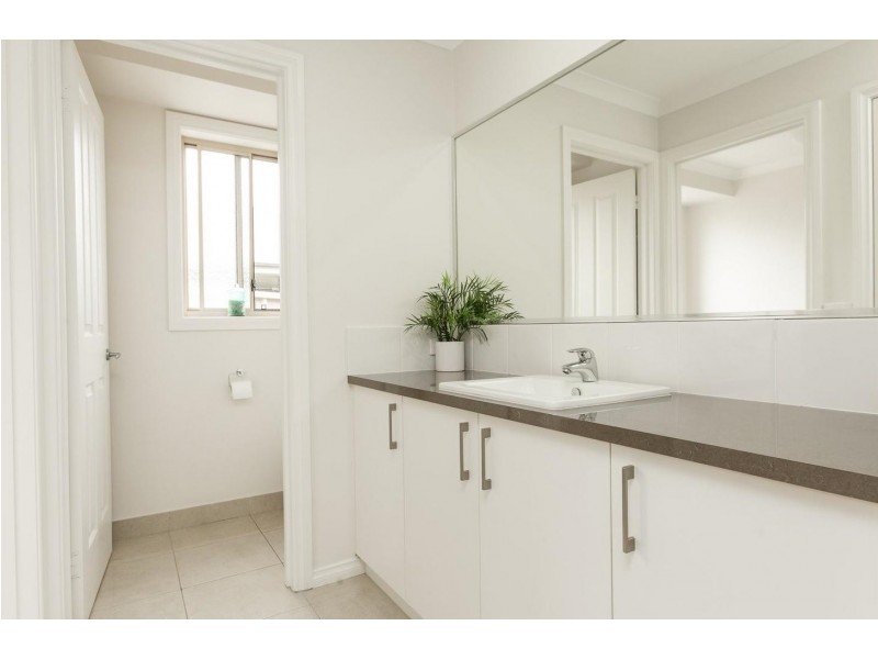 17 Friarbird Way, Thurgoona NSW 2640