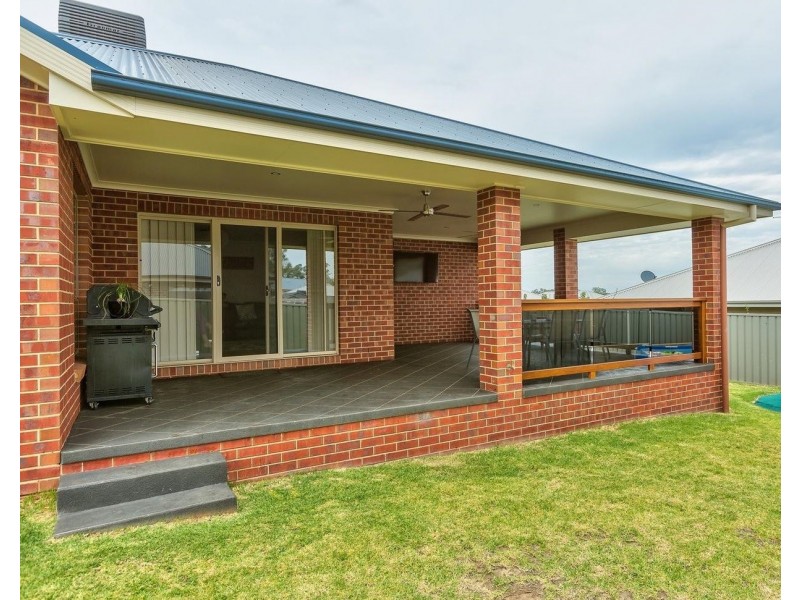 17 Friarbird Way, Thurgoona NSW 2640