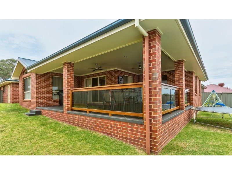 17 Friarbird Way, Thurgoona NSW 2640