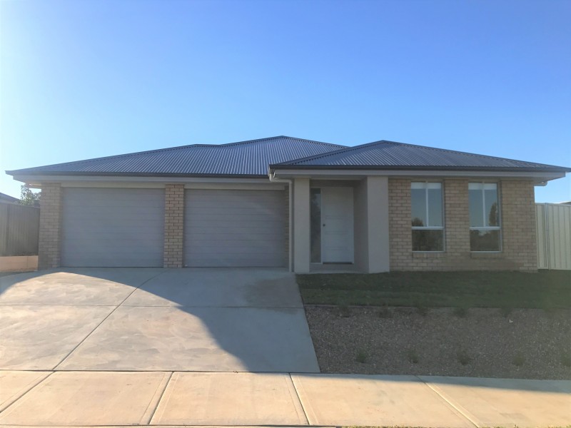 65a Carstens Street, Lavington NSW 2641