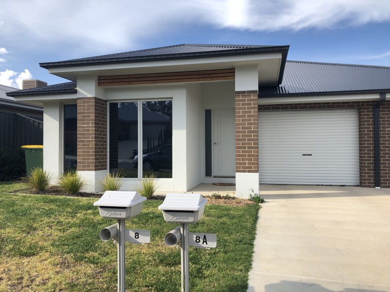 8 Paddlesteamer Court, Thurgoona NSW 2640