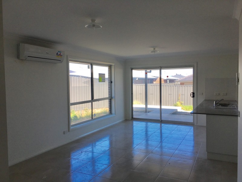 8 Paddlesteamer Court, Thurgoona NSW 2640