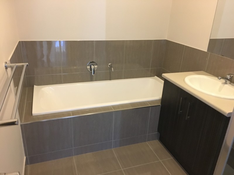 8 Paddlesteamer Court, Thurgoona NSW 2640