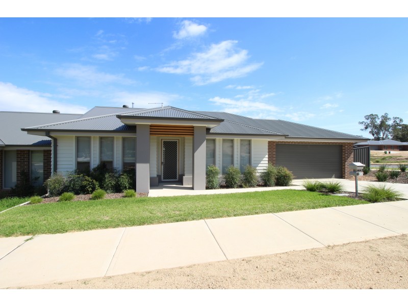 106 Riverboat Drive, Thurgoona NSW 2640