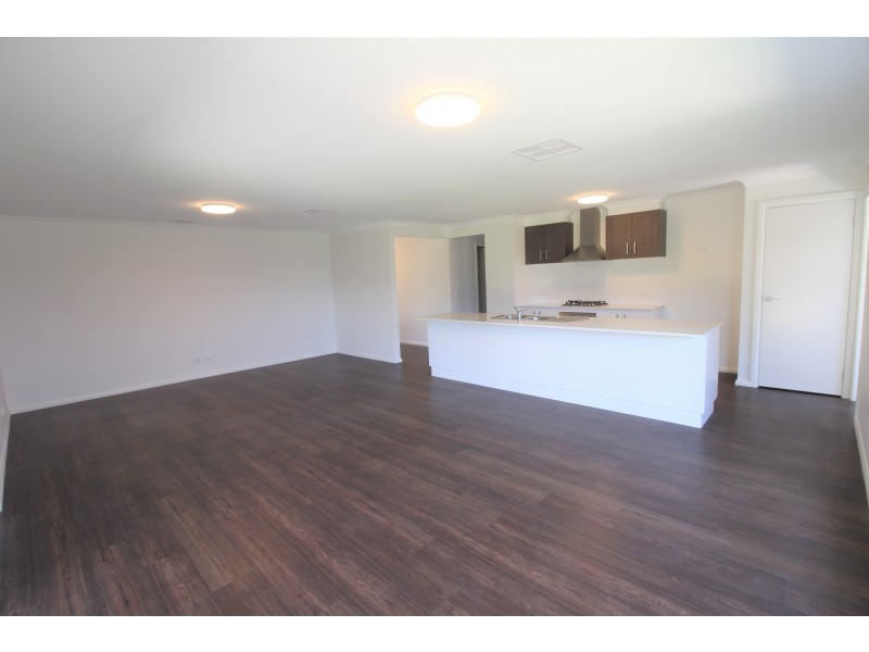 106 Riverboat Drive, Thurgoona NSW 2640