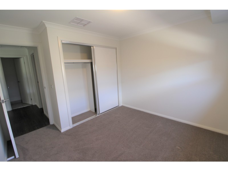 106 Riverboat Drive, Thurgoona NSW 2640