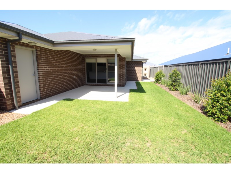 106 Riverboat Drive, Thurgoona NSW 2640