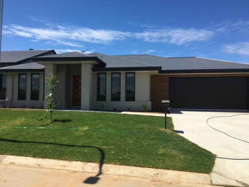 94 Riverboat Drive, Thurgoona NSW 2640