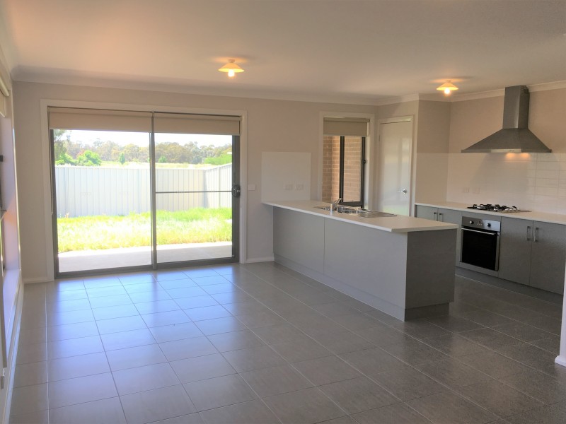 1/30 Hanrahan Street, Hamilton Valley NSW 2641