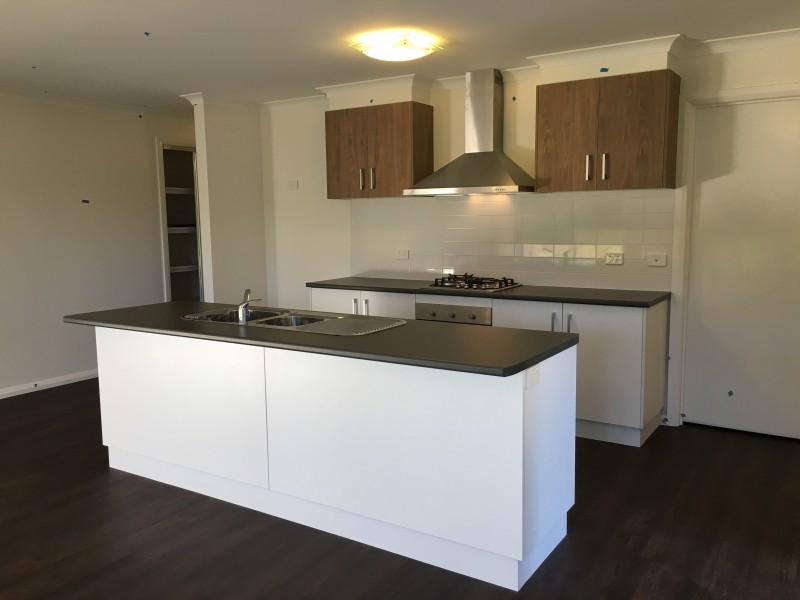 27 Weissel Court, Thurgoona NSW 2640