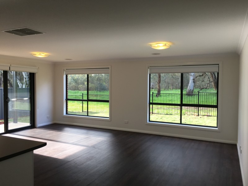 27 Weissel Court, Thurgoona NSW 2640