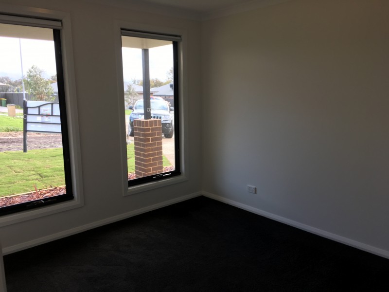 27 Weissel Court, Thurgoona NSW 2640