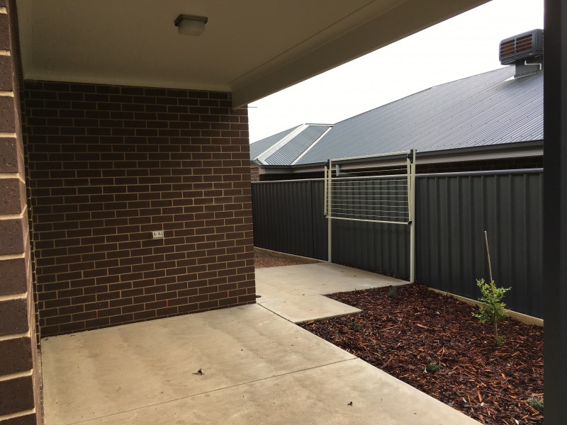 27 Weissel Court, Thurgoona NSW 2640