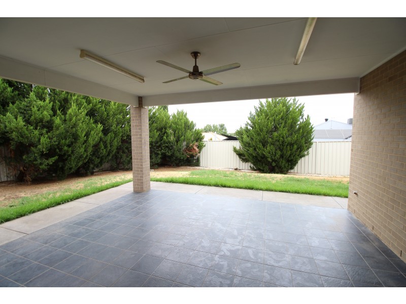 5 Prestwick Place, West Wodonga VIC 3690